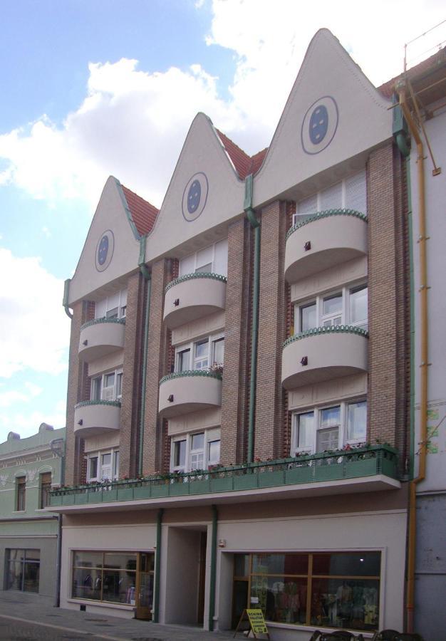Art Nouveau Apartment Ultracentral Oradea Dış mekan fotoğraf